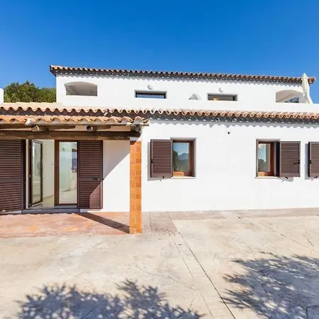 Three Bedroom And Three Bathrooms *