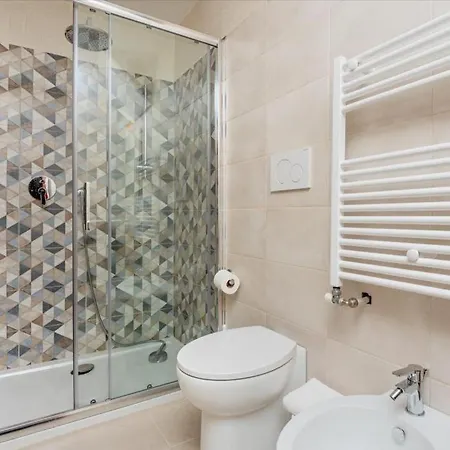Three Bedroom And Three Bathrooms Holiday home